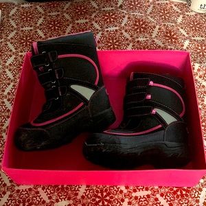 Girls Snow boots!